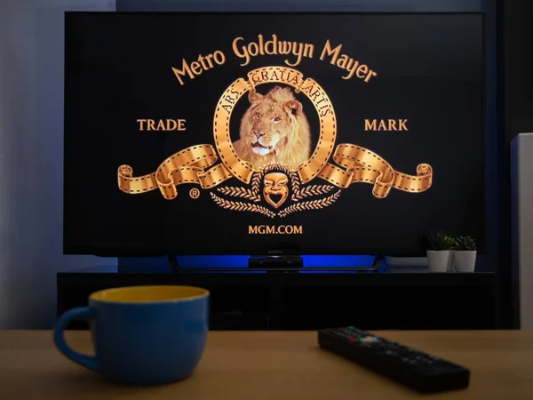 İngiltere, Mart 2020: TV Televizyonu Metro Goldwyn Mayer film açılışı