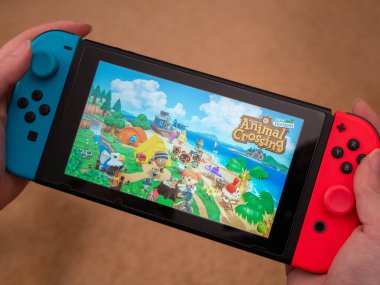 Birleşik Krallık, Mart 2020: Nintendo Switch oyun konsolu yeni ufuklardan geçen hayvanları oynuyordu