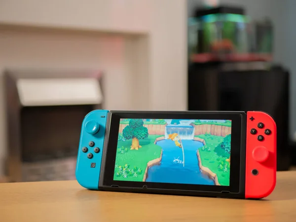 Großbritannien März 2020 Nintendo Switch Spielkonsole Tier Überquert Fluss — Stockfoto