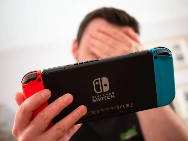 Großbritannien März 2020 Spieler Der Spielekonsole Nintendo Switch Verliert Enttäuscht — Stockfoto