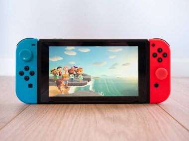 Mayıs 2020, Birleşik Krallık: Nintendo switch animal cross new horizons online oyun beyaz stüdyo arkaplanı