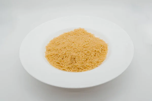 Pasta Een Bord Witte Achtergrond Close Zijaanzicht — Stockfoto