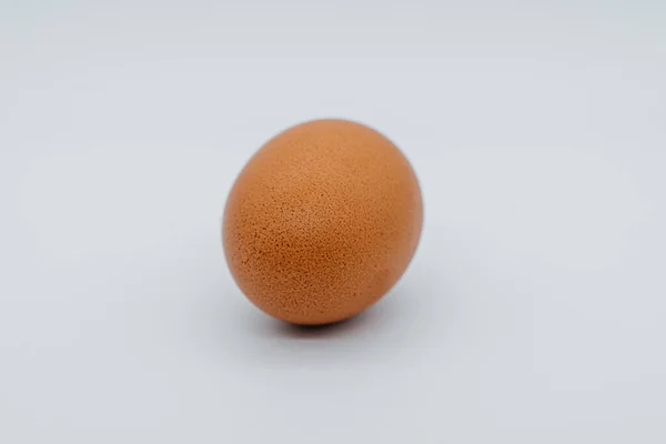 Яйце Білому Тлі Крупним Планом Вид Збоку — стокове фото