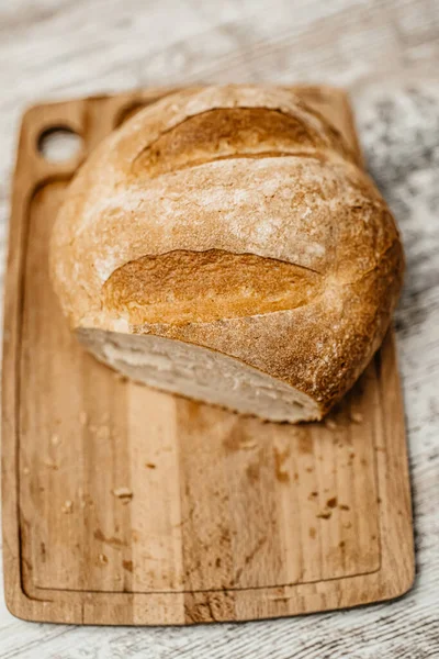 Hembakat Bröd Träskiva Utsikt Ovanifrån — Stockfoto