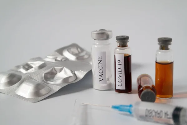 Package Tablets Medical Syringe Test Tubes Liquid Labeled Covid Powder — Stock Photo, Image