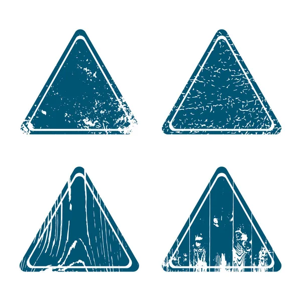 具有磨擦效果的三角形路标 四个具有不同纹理的徽章 矢量插图 表面为复古风格的文字 印刷品或字符 复古邮票模板 — 图库矢量图片