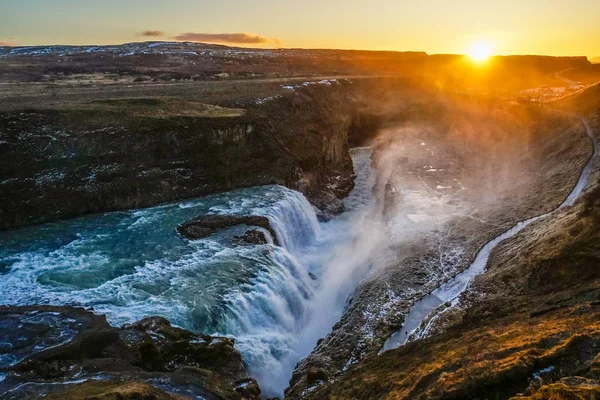 Wasserfall Und Der Sonnenaufgang Des Isländischen Gullfoss — Stockfoto