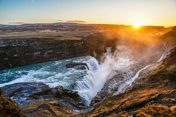 Wasserfall Und Der Sonnenaufgang Des Isländischen Gullfoss — Stockfoto