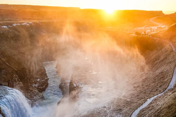 Wasserfall Und Der Sonnenaufgang Des Isländischen Gullfoss — Stockfoto