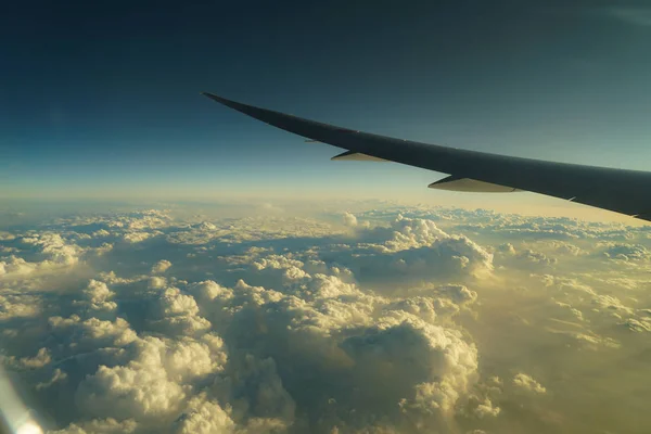 从飞机上看到的云海图像 — 图库照片