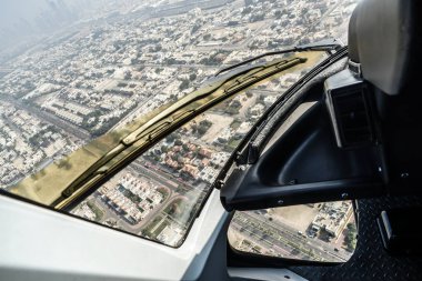 Dubais şehir manzarası helikopterden görüldüğü gibi