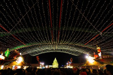 Noel pazarının dekorasyonunun resmi