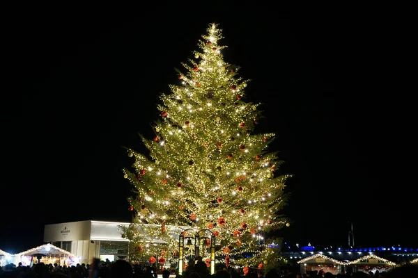 Árvore Natal Brilhante Mercado Natal — Fotografia de Stock