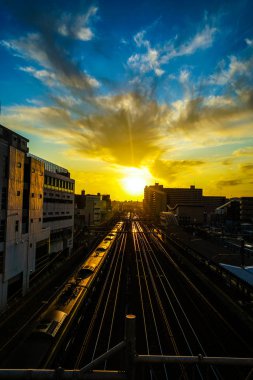Akşamın görüntüsü ufuk çizgisi ve çizgi