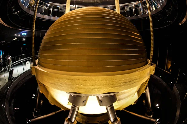 Taipei 101 ayarlı kütle sönümleyici