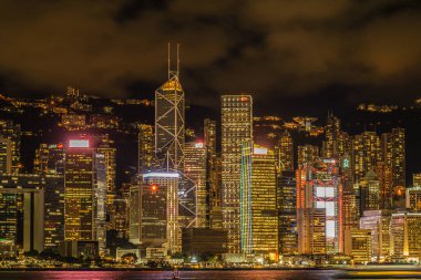 Victoria Limanı 'ndan Hong Kong gece görüşü