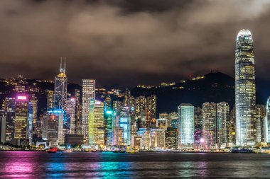 Victoria Limanı 'ndan Hong Kong gece görüşü