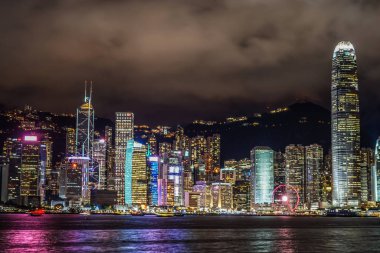 Victoria Limanı 'ndan Hong Kong gece görüşü