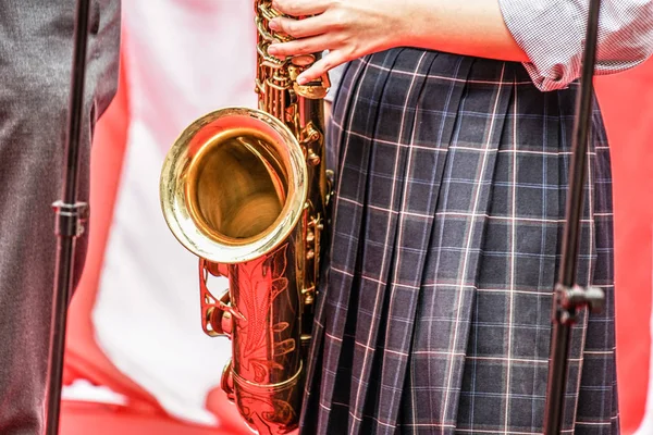 Schüler Die Saxofon Blasen — Stockfoto