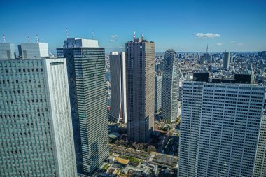 Tokyo Metropolitan Hükümet Binası 'nın gözlem güvertesinden Tokyo silueti görüldü
