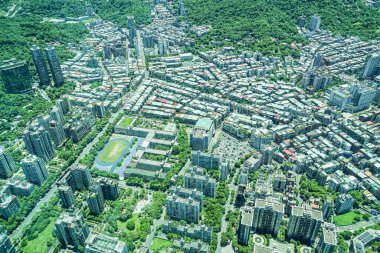 Taipei şehir manzarası ve mavi gökyüzü Taipei 101 'den görünüyor.