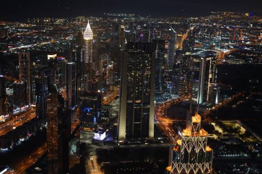 Dubai gece görüşü Burj Halife 'nin gözlem güvertesinden görüldü.