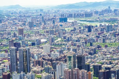 Taipei şehir manzarası ve mavi gökyüzü Taipei 101 'den görünüyor.