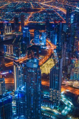 Dubai gece görüşü Burj Halife 'nin gözlem güvertesinden görüldü.