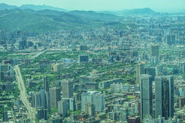 Taipei şehir manzarası ve mavi gökyüzü Taipei 101 'den görünüyor.