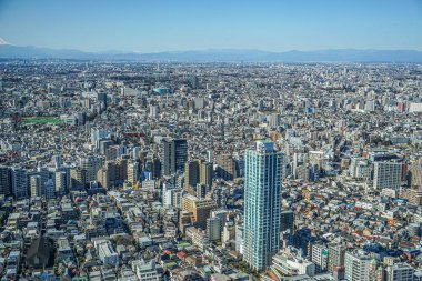 Tokyo Metropolitan Hükümet Binası 'nın gözlem güvertesinden Tokyo silueti görüldü