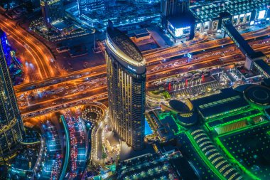 Dubai gece görüşü Burj Halife 'nin gözlem güvertesinden görüldü.