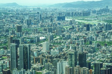 Taipei şehir manzarası ve mavi gökyüzü Taipei 101 'den görünüyor.