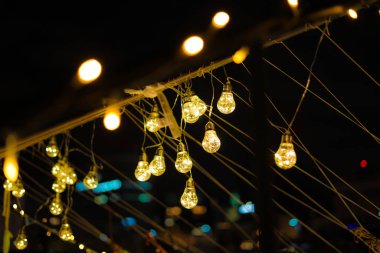 Ampulün şık görüntüsü (parlak lamba)