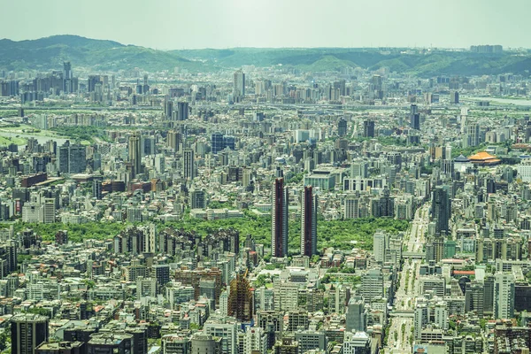 台北101から見える台北の街並みと青空 — ストック写真