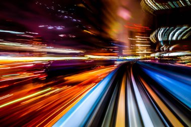 Yurikamome Tokyo rıhtımının yeni trafik kıyı şeridine uzun süre maruz kaldı.