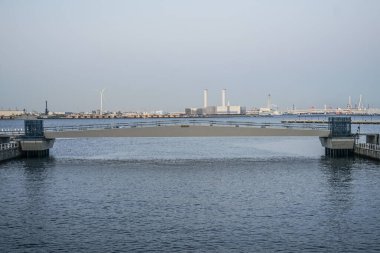 Tanrıça köprüsü yapım aşamasında (Yokohama Minato Mirai)