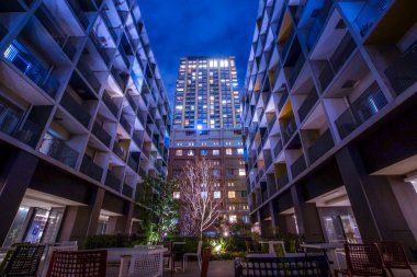 Apartman dairesinin gece görüntüsü