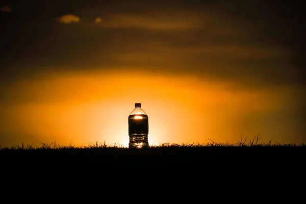 Van Drinkwaterfles Silhouet Bij Zonsondergang — Stockfoto