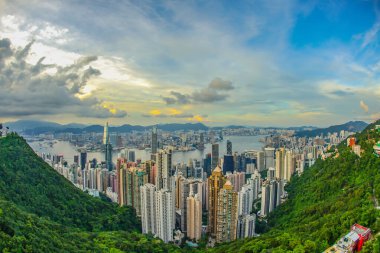 Victoria Tepesi 'nden görünen Hong Kong gökdelenleri.