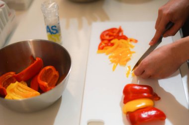 Kırmızı biber sahnesiyle yapılan yemekler.