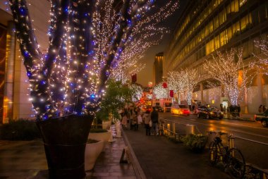 Noel Aydınlatmaları ve gece görüntüsü