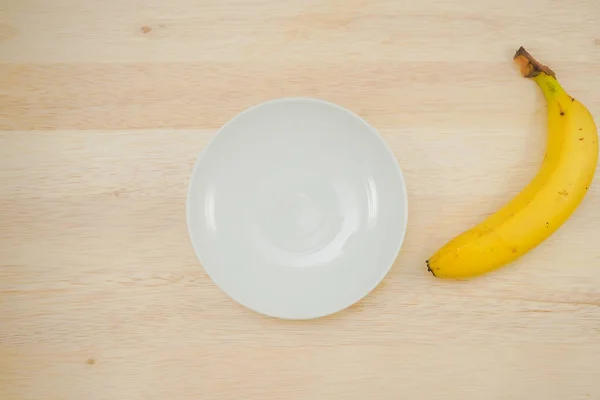 Gericht Und Bananen Auf Den Tisch — Stockfoto