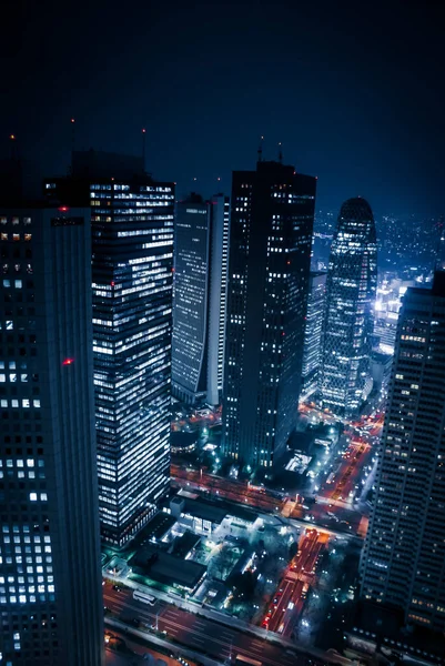 東京都庁舎から見た夜景の高層ビル群 — ストック写真
