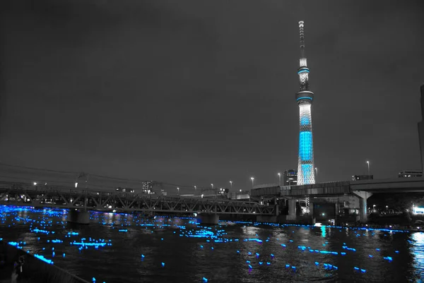 Tokyo Sky Tree Και Φως Που Ρέει Μέσω Του Ποταμού — Φωτογραφία Αρχείου