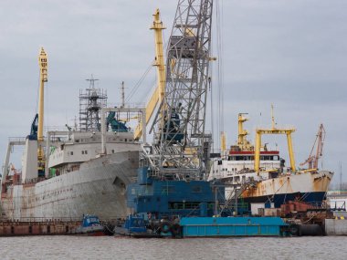 Ticari ve lojistik ihracat ve ithalat yapan konteyner kargo gemileri
