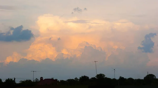 Vacker Utsikt Över Molnen Kvällen Himlen — Stockfoto