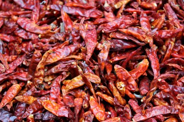 Kuru kırmızı sıcak biber sokak piyasada bir sürü