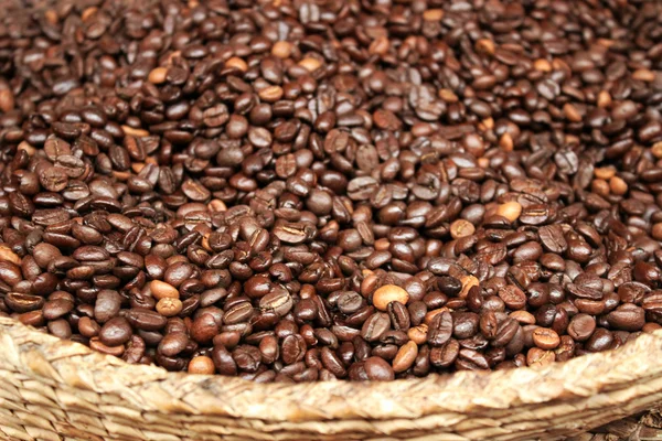 Lots of roasted coffee beans at the street market — Stock Photo, Image