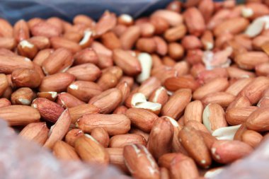 Kavrulmuş fıstık sokak piyasada bir sürü