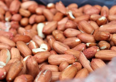 Kavrulmuş fıstık sokak piyasada bir sürü